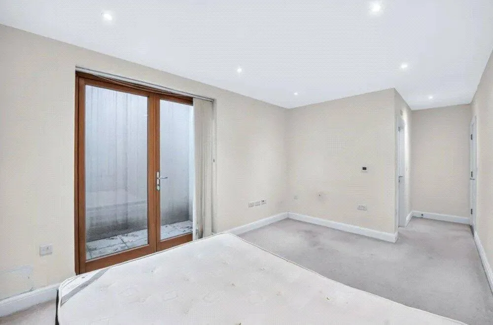 3 bedroom end of terrace house for rent