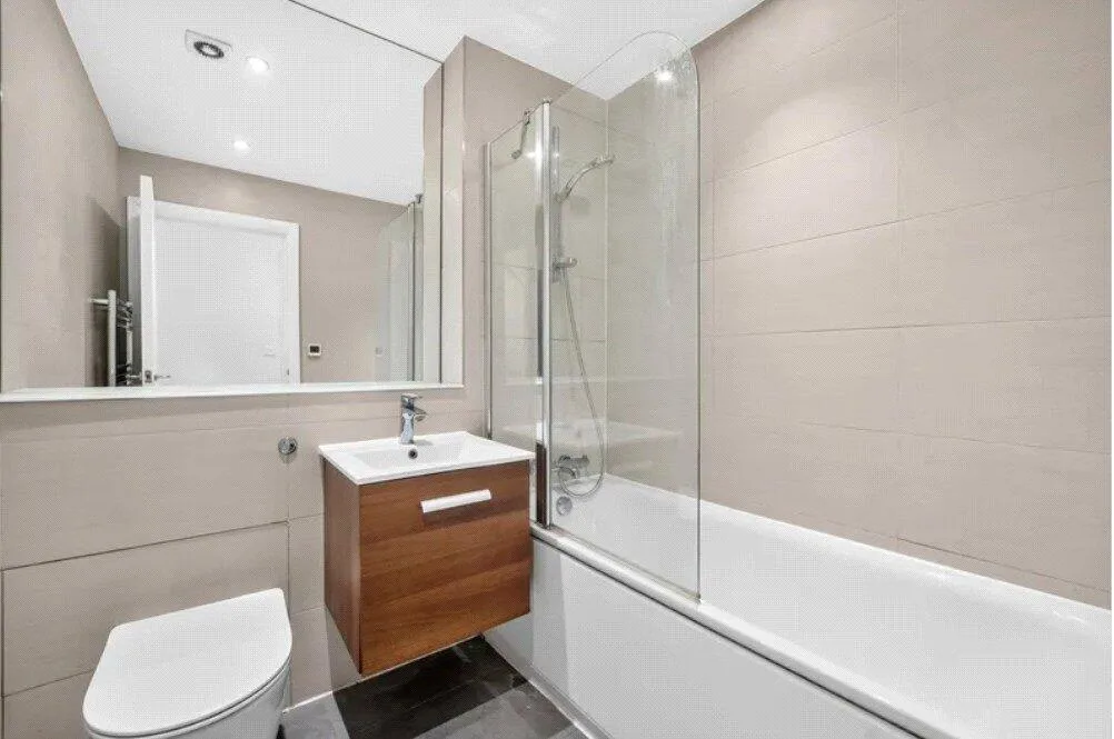 3 bedroom end of terrace house for rent