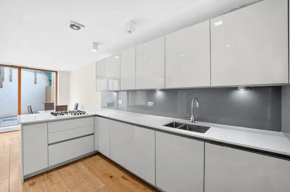 3 bedroom end of terrace house for rent