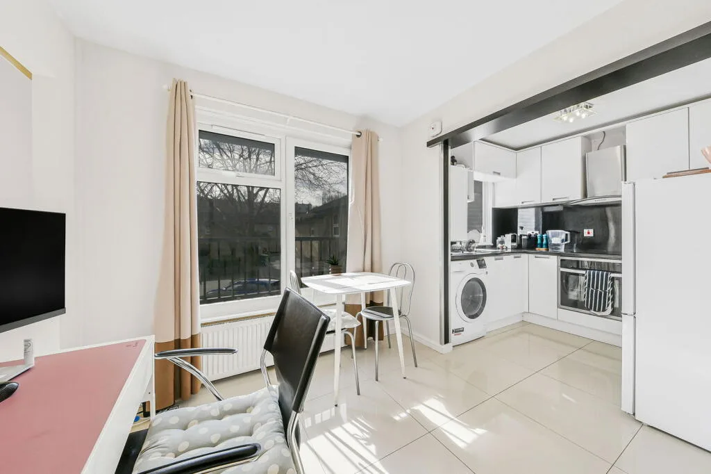 1 bedroom maisonette for rent