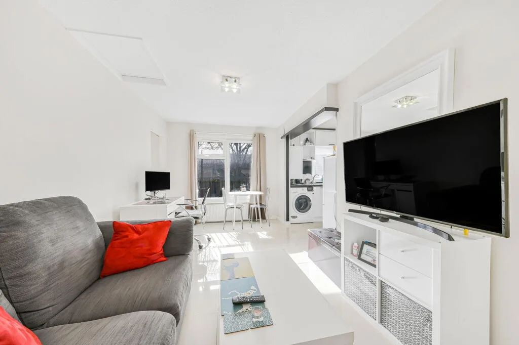 1 bedroom maisonette for rent