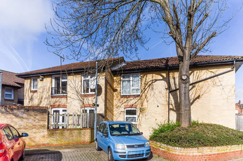 1 bedroom maisonette for rent