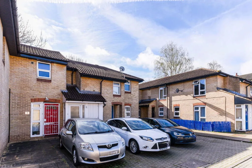 1 bedroom maisonette for rent