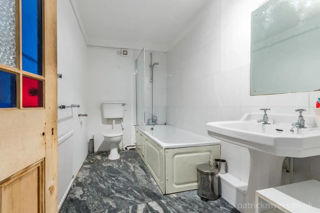 3 bedroom maisonette for rent