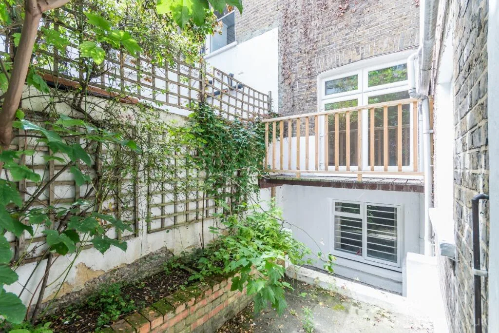 3 bedroom maisonette for rent