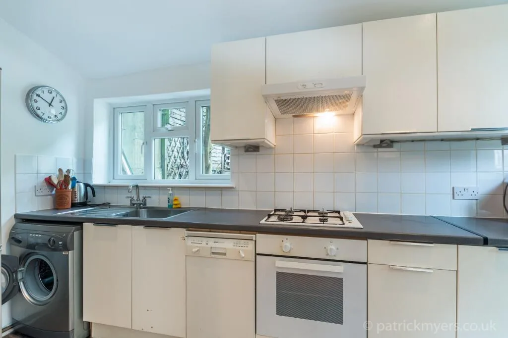 3 bedroom maisonette for rent