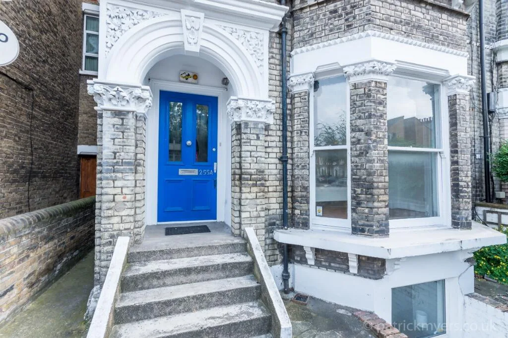 3 bedroom maisonette for rent