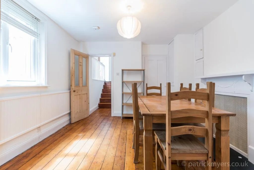 3 bedroom maisonette for rent