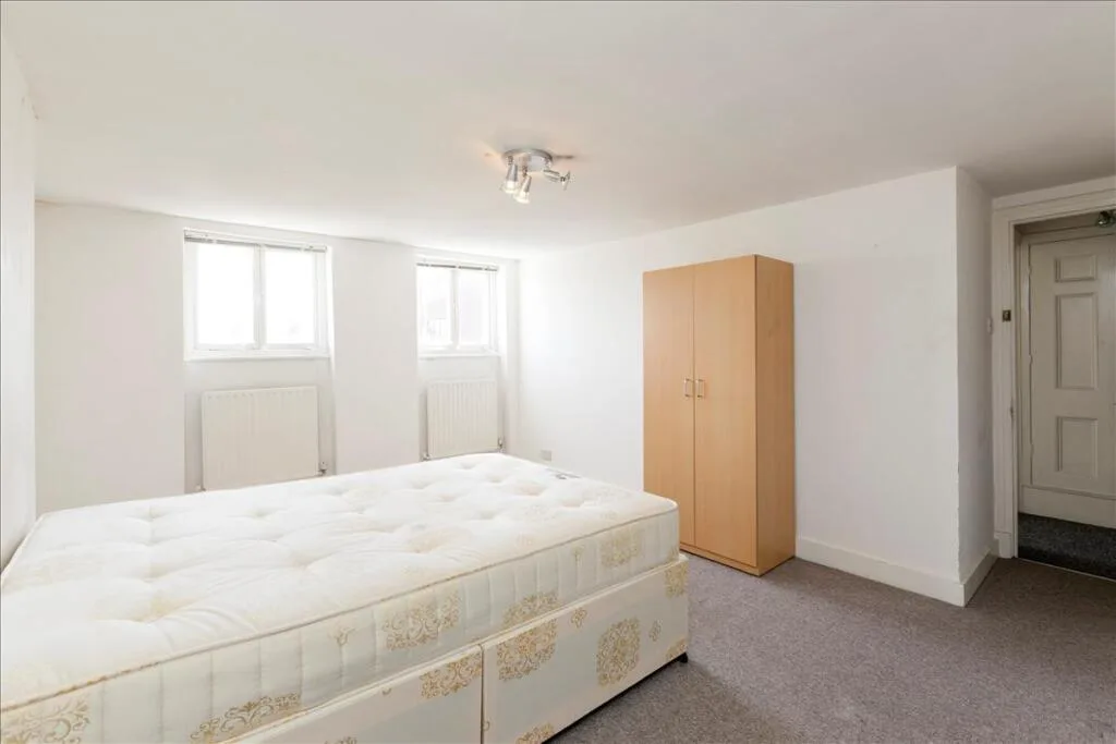 4 bedroom triplex for rent