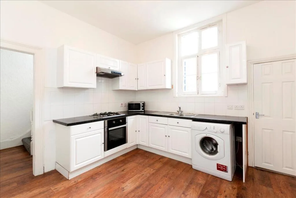 4 bedroom triplex for rent
