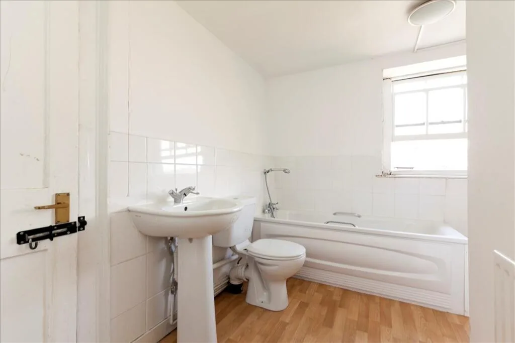 4 bedroom triplex for rent