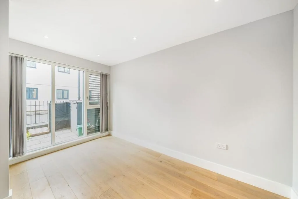 3 bedroom end of terrace house for rent