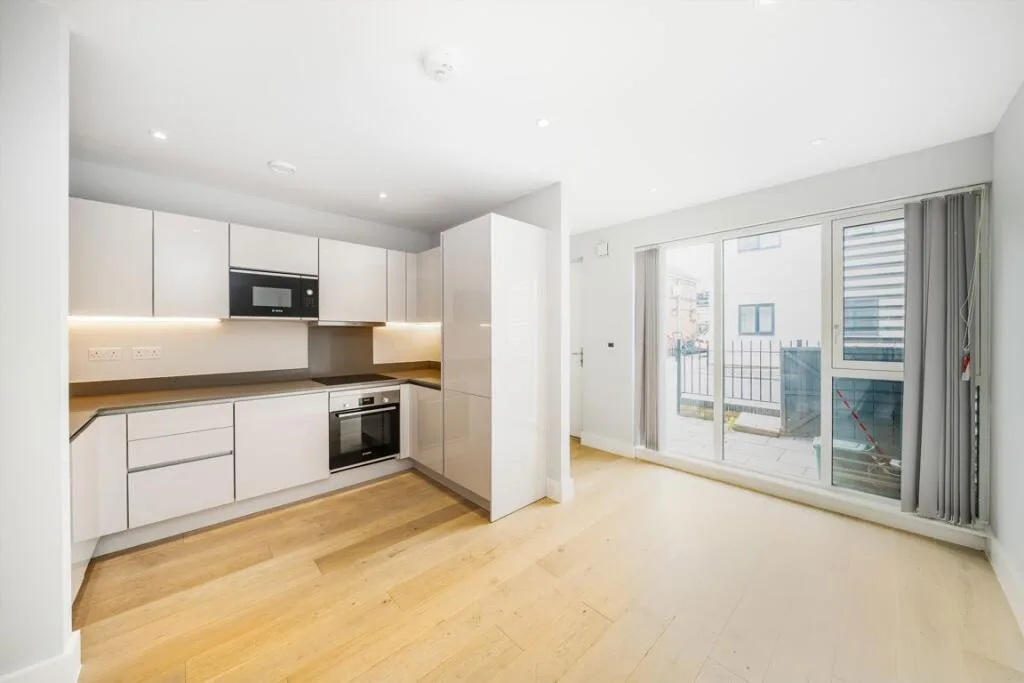 3 bedroom end of terrace house for rent
