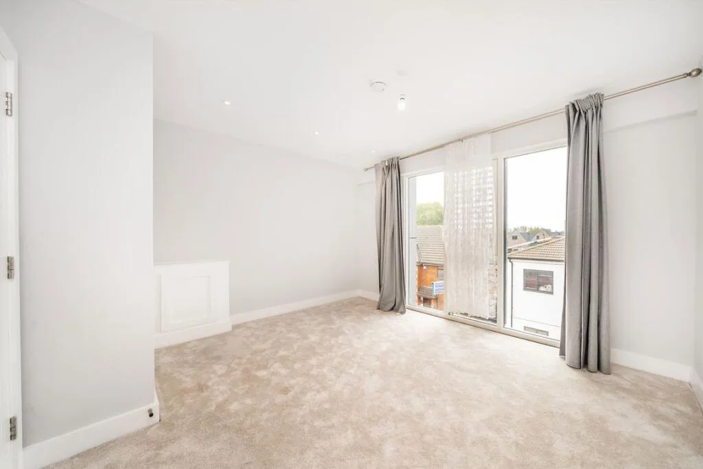 3 bedroom end of terrace house for rent