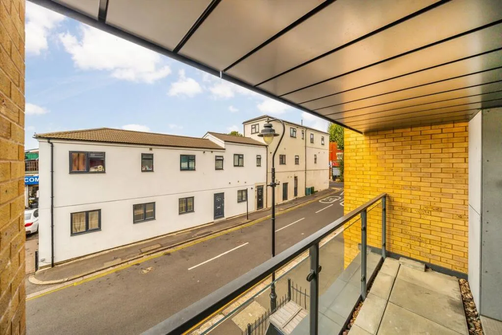 3 bedroom end of terrace house for rent