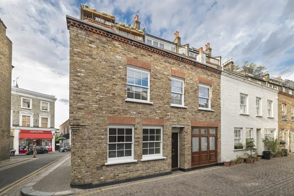 2 bedroom mews property for rent