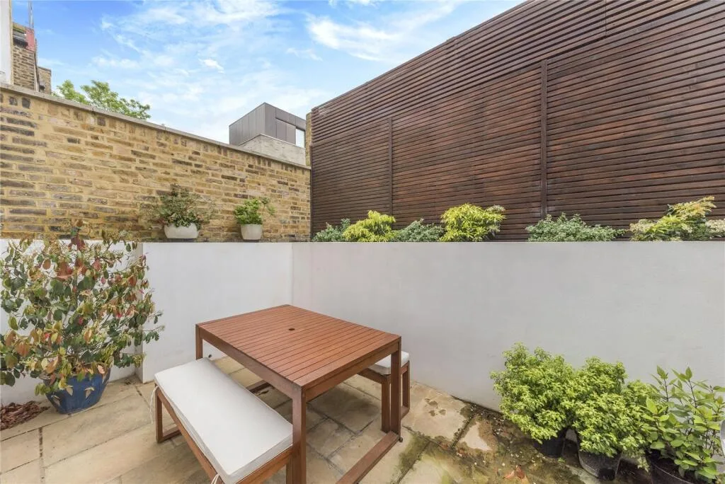 3 bedroom flat for rent