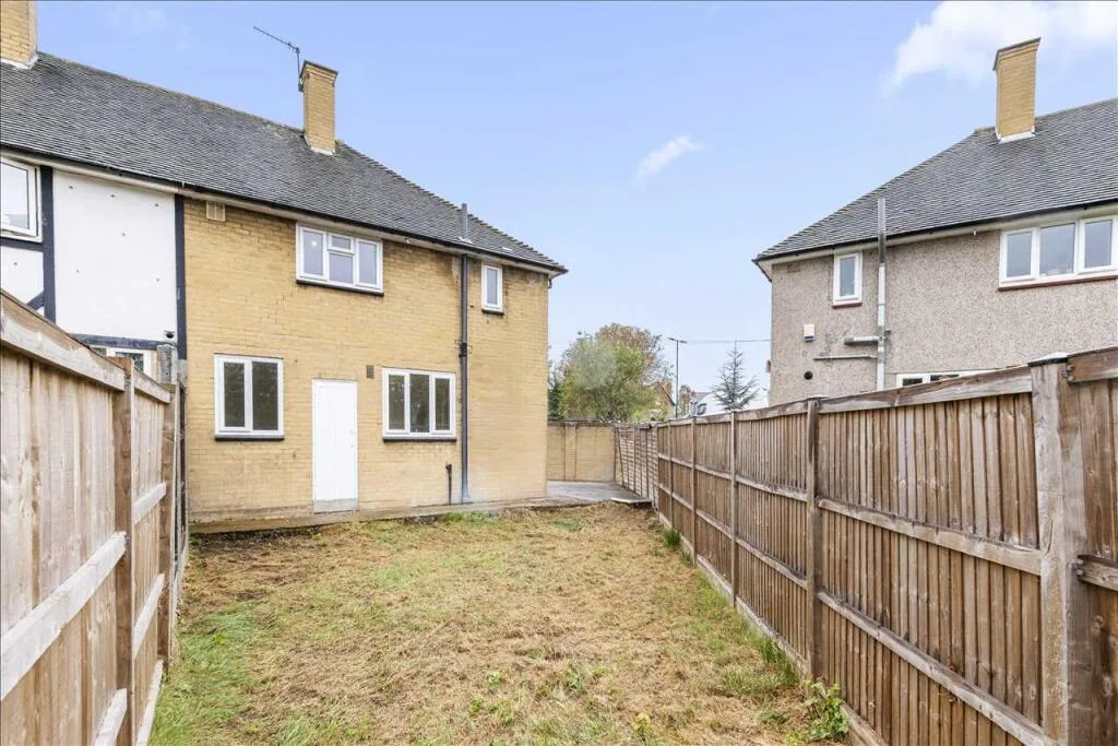 3 bedroom semi-detached house for rent