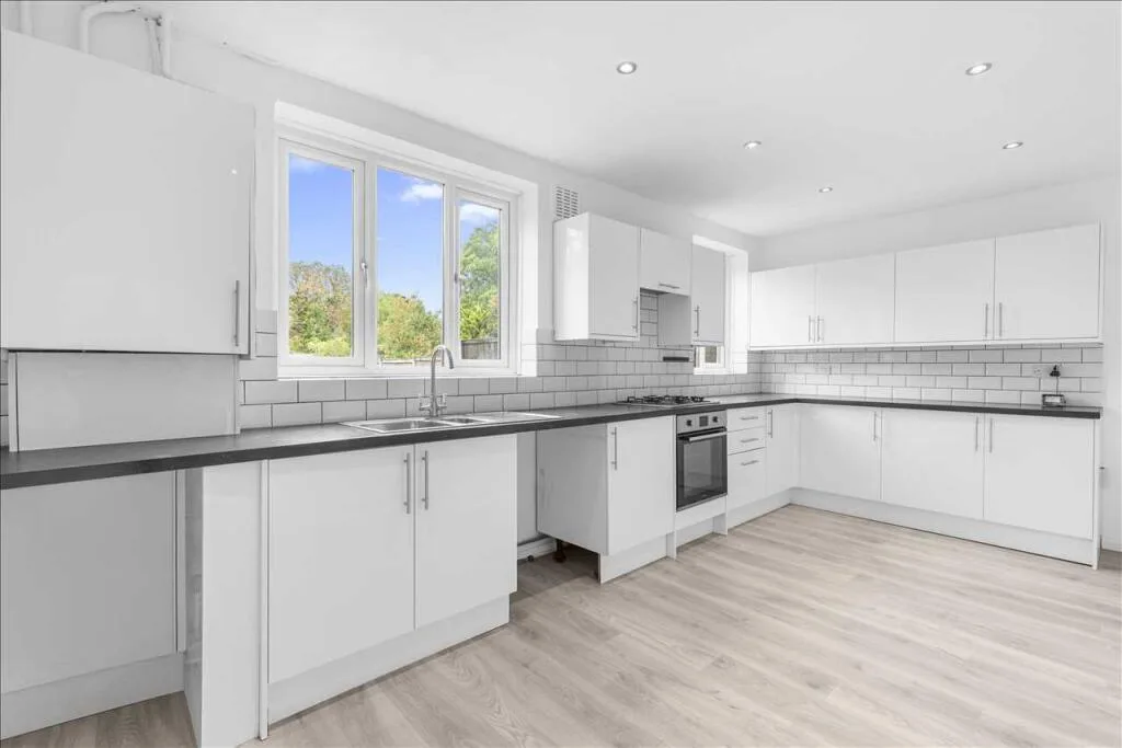 3 bedroom semi-detached house for rent