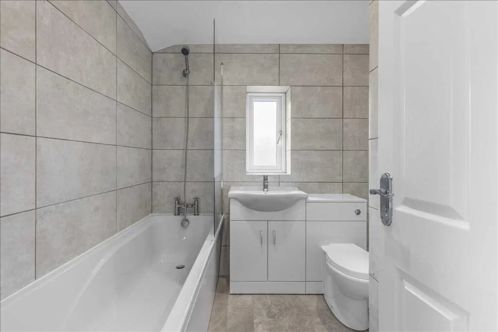 3 bedroom semi-detached house for rent