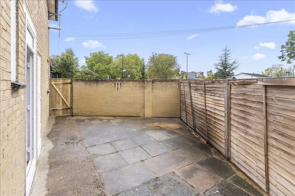 3 bedroom semi-detached house for rent