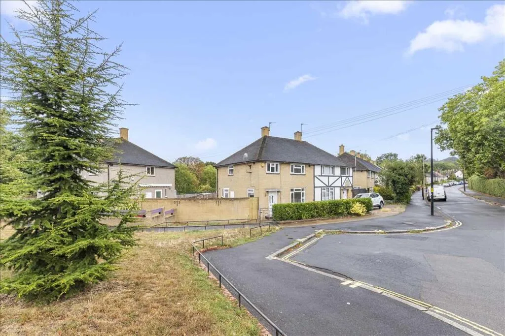 3 bedroom semi-detached house for rent