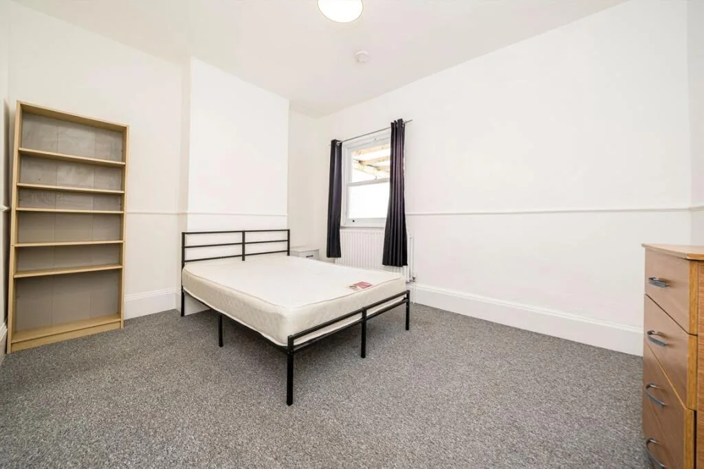 6 bedroom flat for rent
