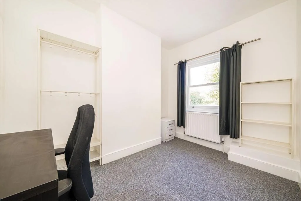 6 bedroom flat for rent