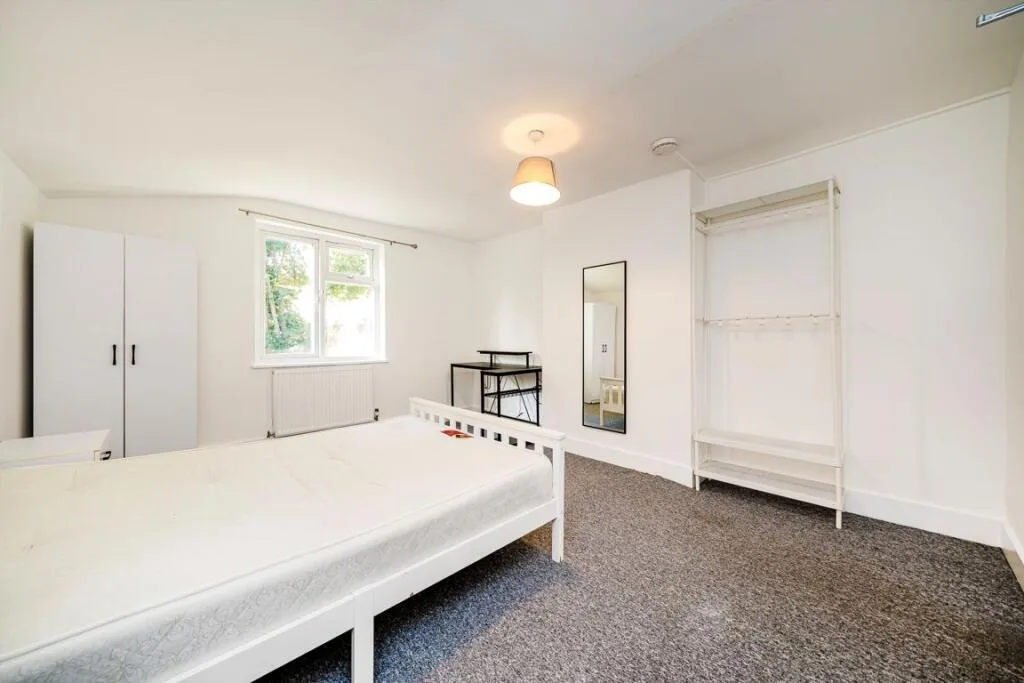 6 bedroom flat for rent