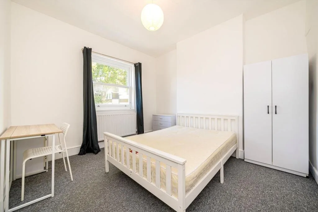 6 bedroom flat for rent