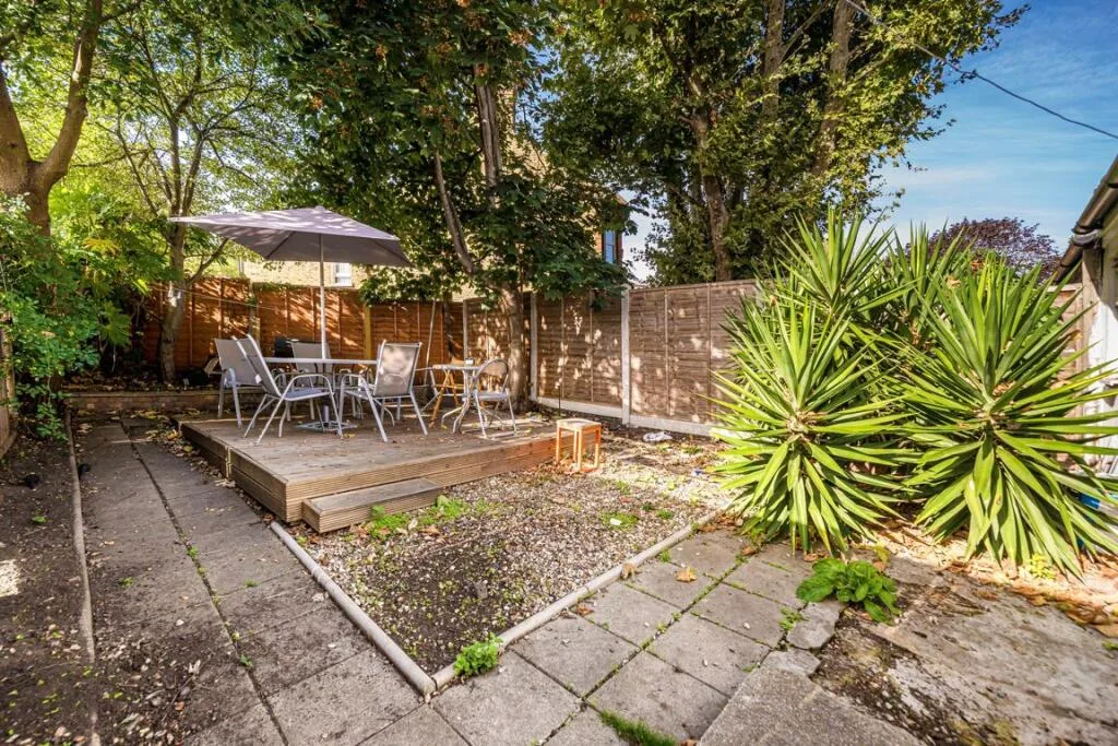 6 bedroom flat for rent