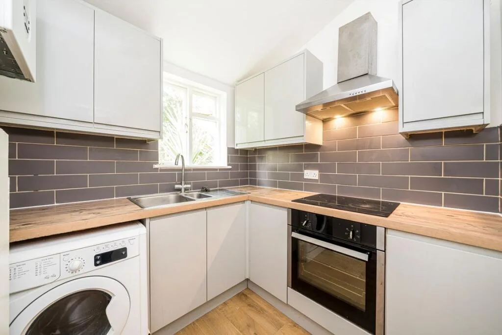 6 bedroom flat for rent