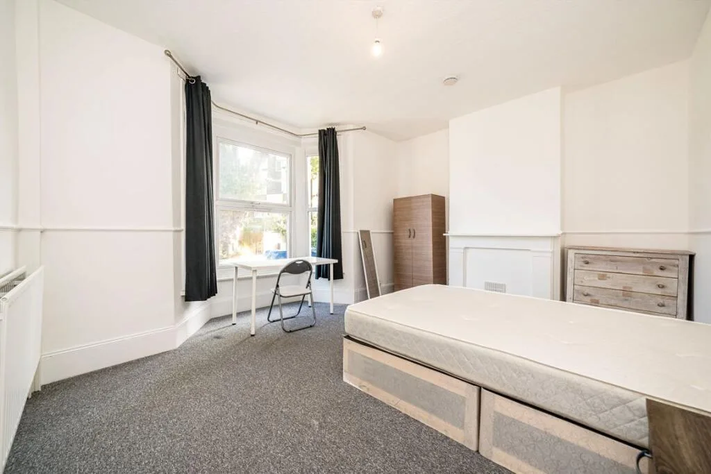 6 bedroom flat for rent