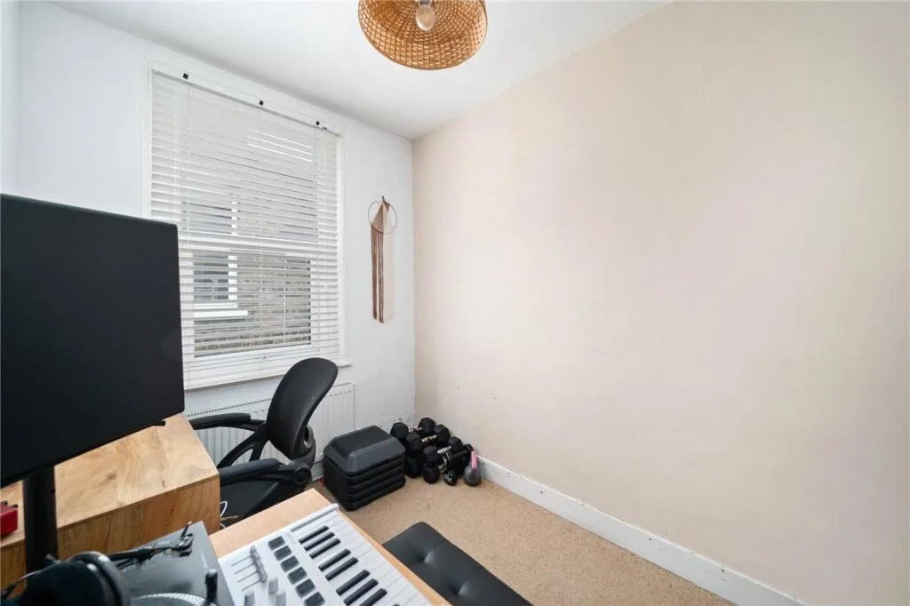 2 bedroom maisonette for rent
