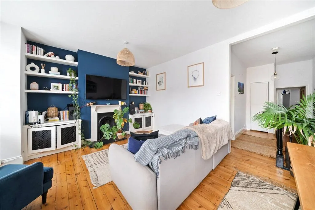 2 bedroom maisonette for rent