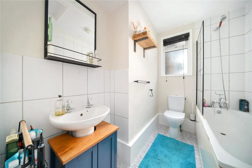 2 bedroom maisonette for rent