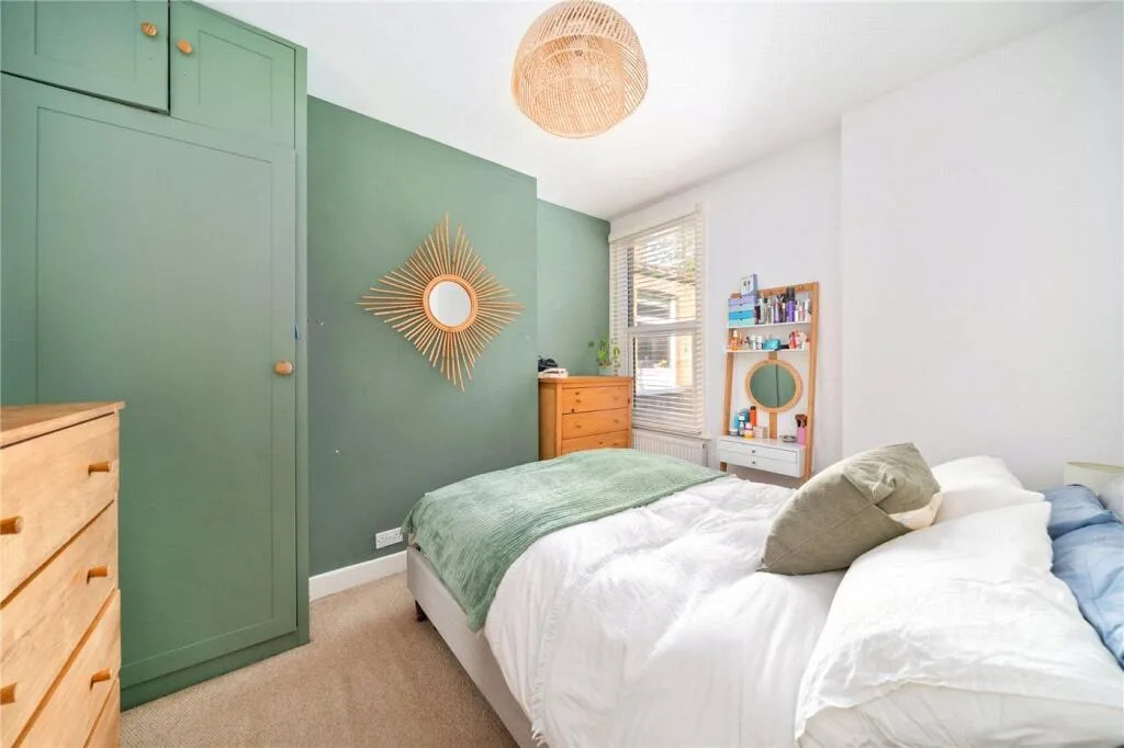 2 bedroom maisonette for rent