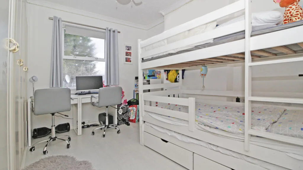 3 bedroom end of terrace house for rent