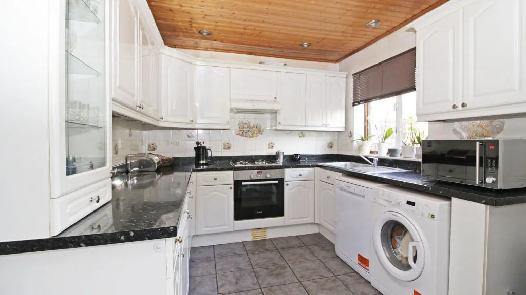 3 bedroom end of terrace house for rent