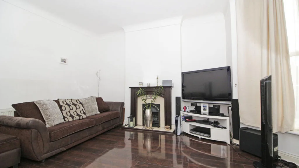 3 bedroom end of terrace house for rent