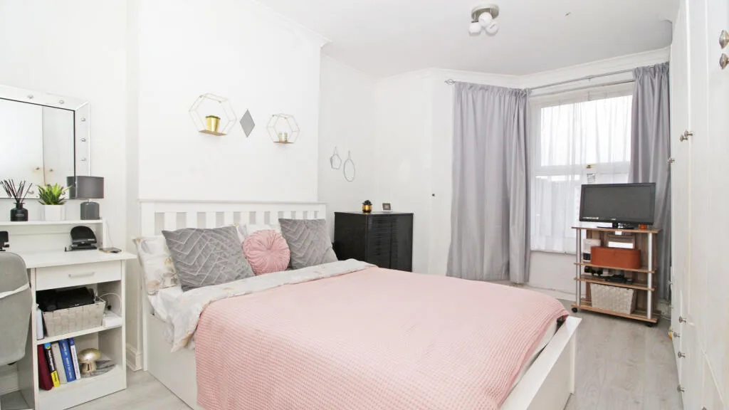 3 bedroom end of terrace house for rent