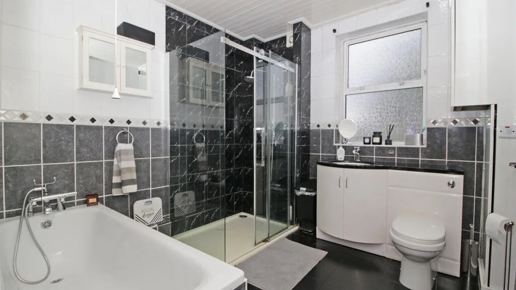 3 bedroom end of terrace house for rent