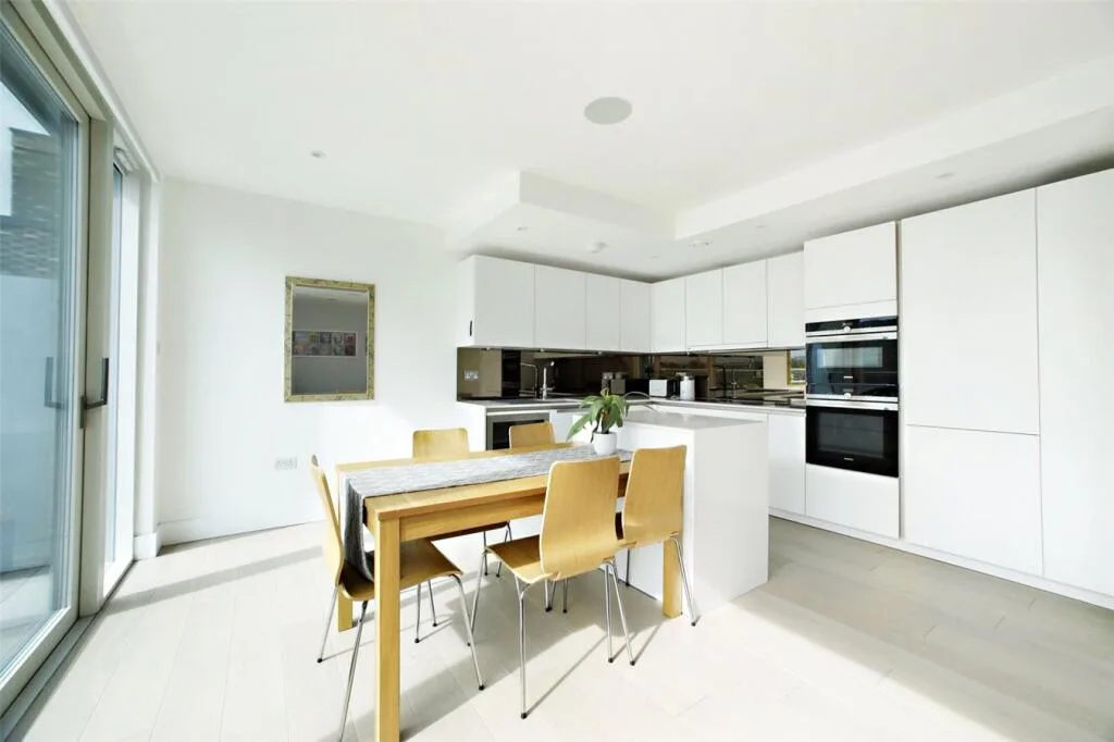 3 bedroom flat for rent