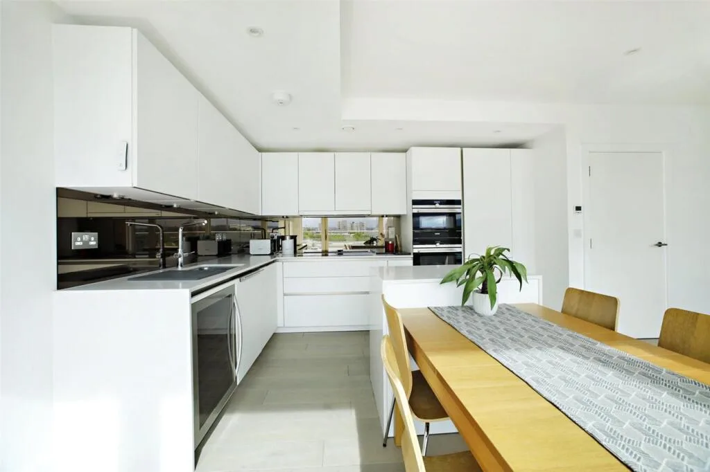 3 bedroom flat for rent