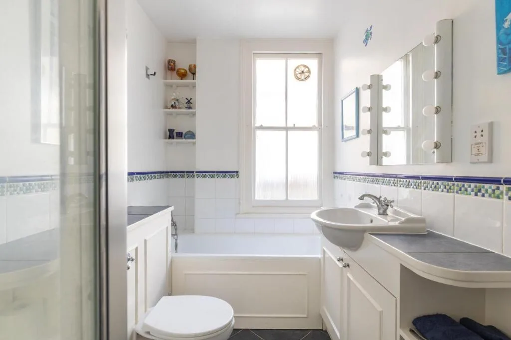 2 bedroom maisonette for rent