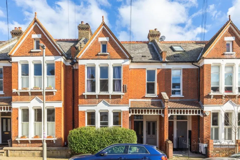 2 bedroom maisonette for rent