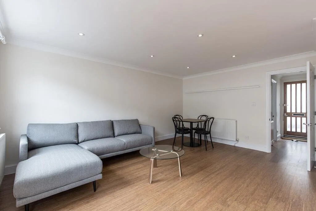 2 bedroom town house for rent