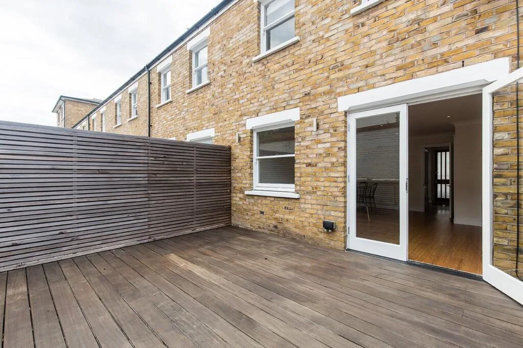 2 bedroom town house for rent
