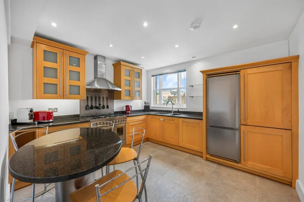 3 bedroom flat for rent