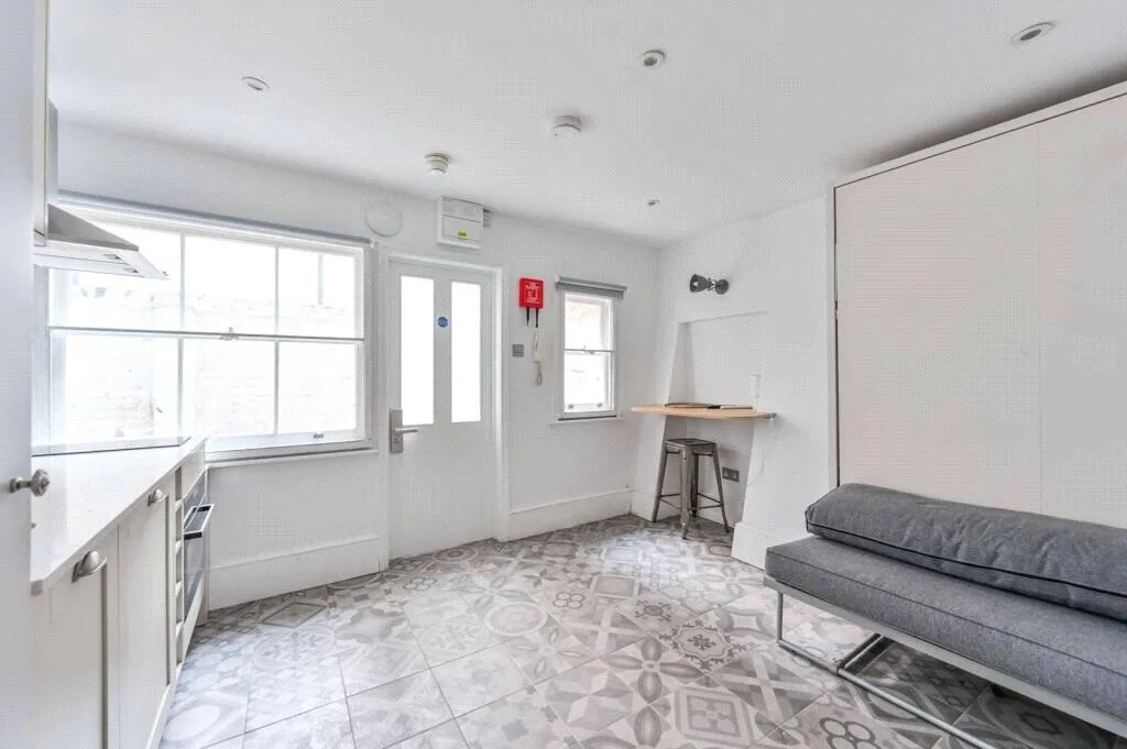 Studio flat for rent